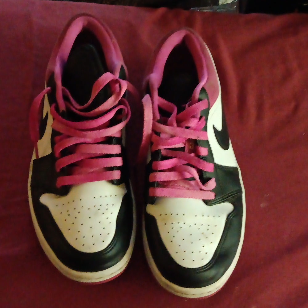 Air Jordan 1 Low Black Active Magenta